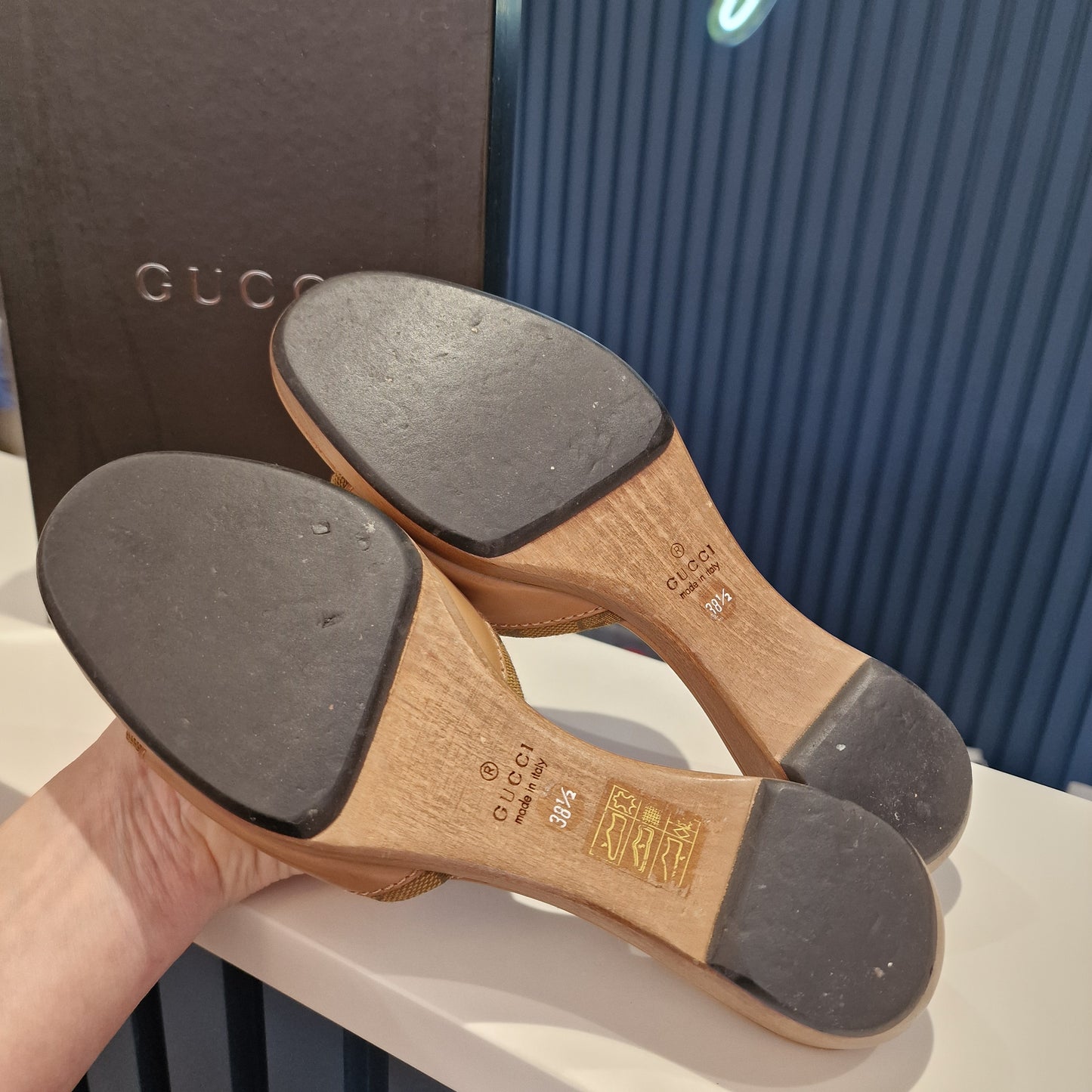 Gucci Slides, tan. Size 38.5/5.5
