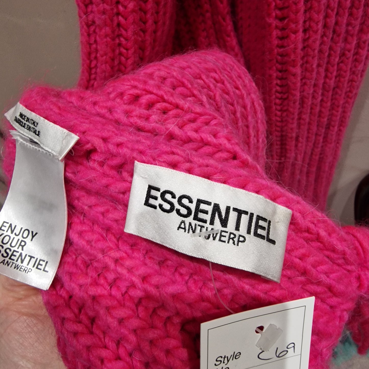 Essentiel Antwerp Neon pink chunky knit scarf