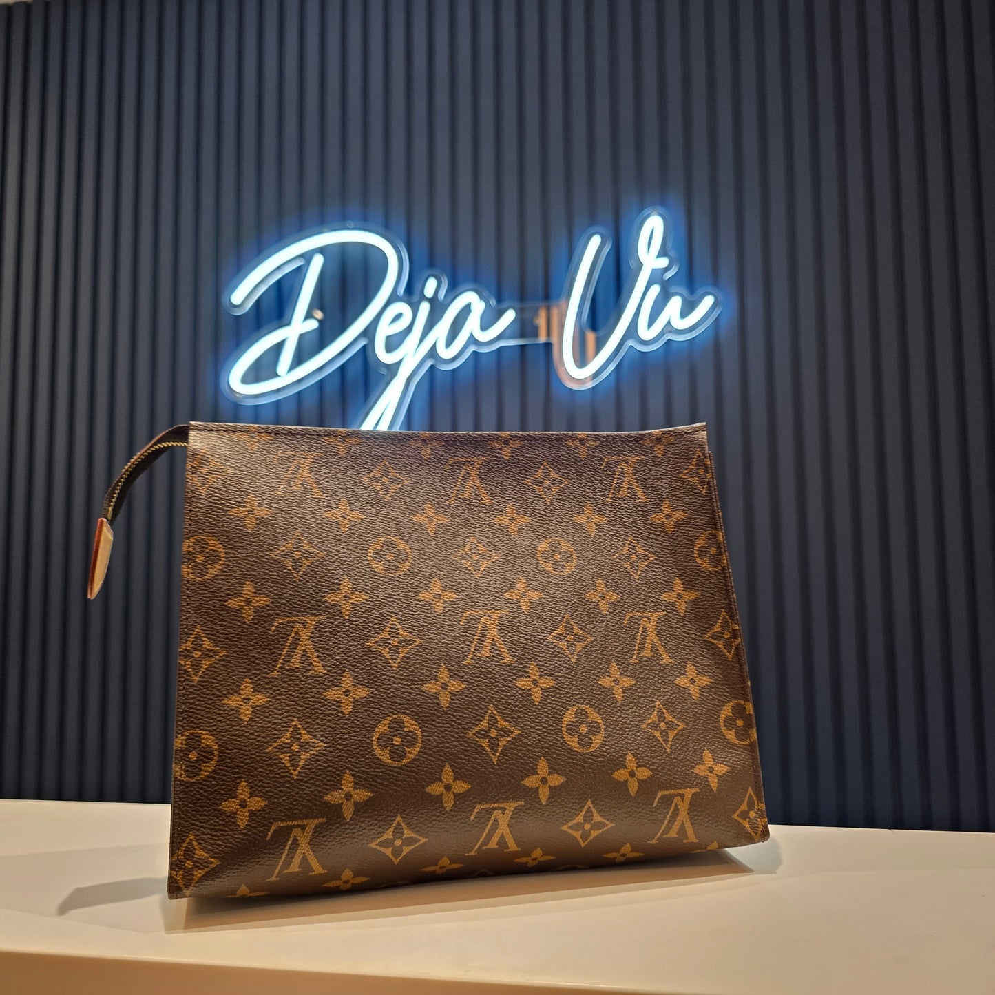 Louis Vuitton Poche Toilette 26