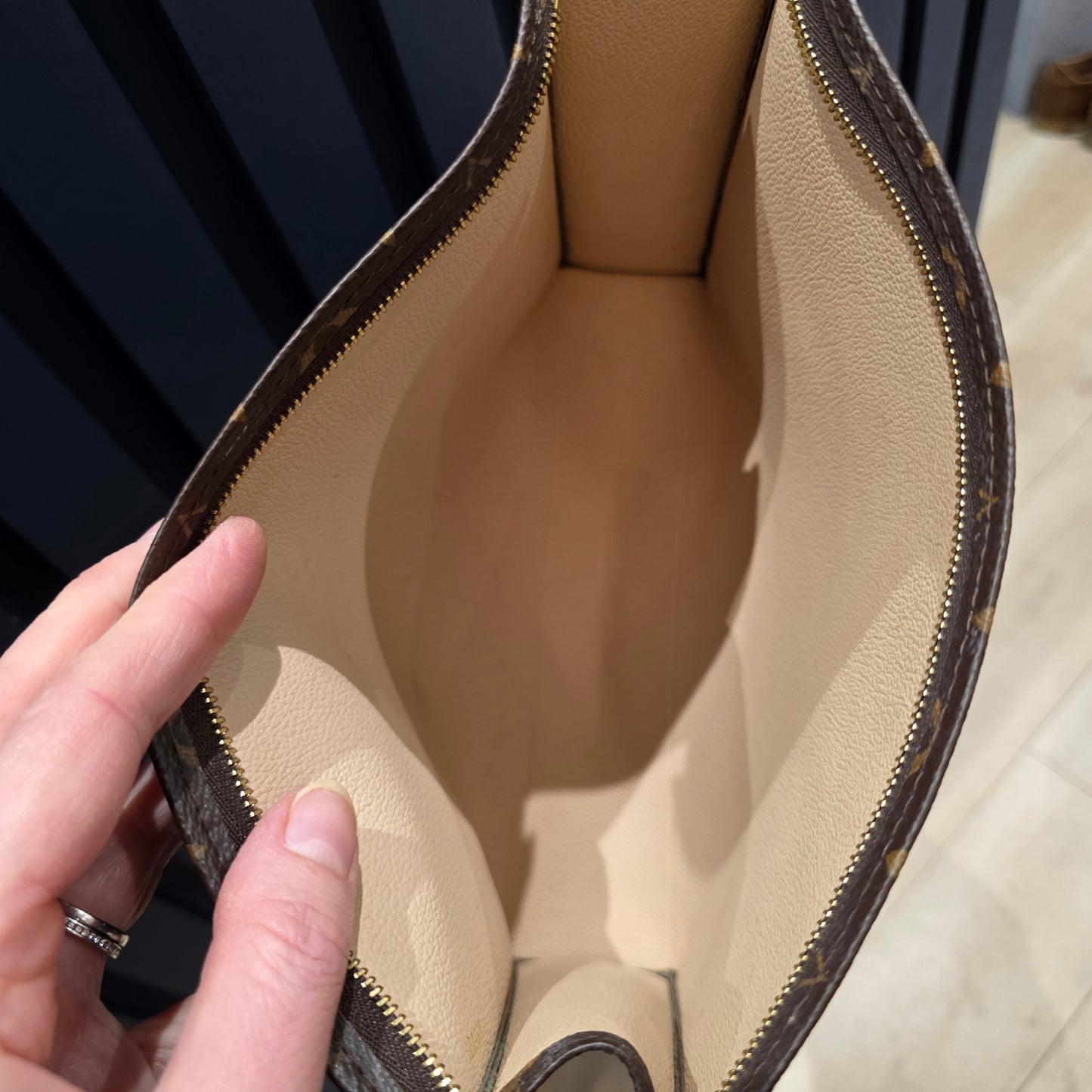 Louis Vuitton Poche Toilette 26