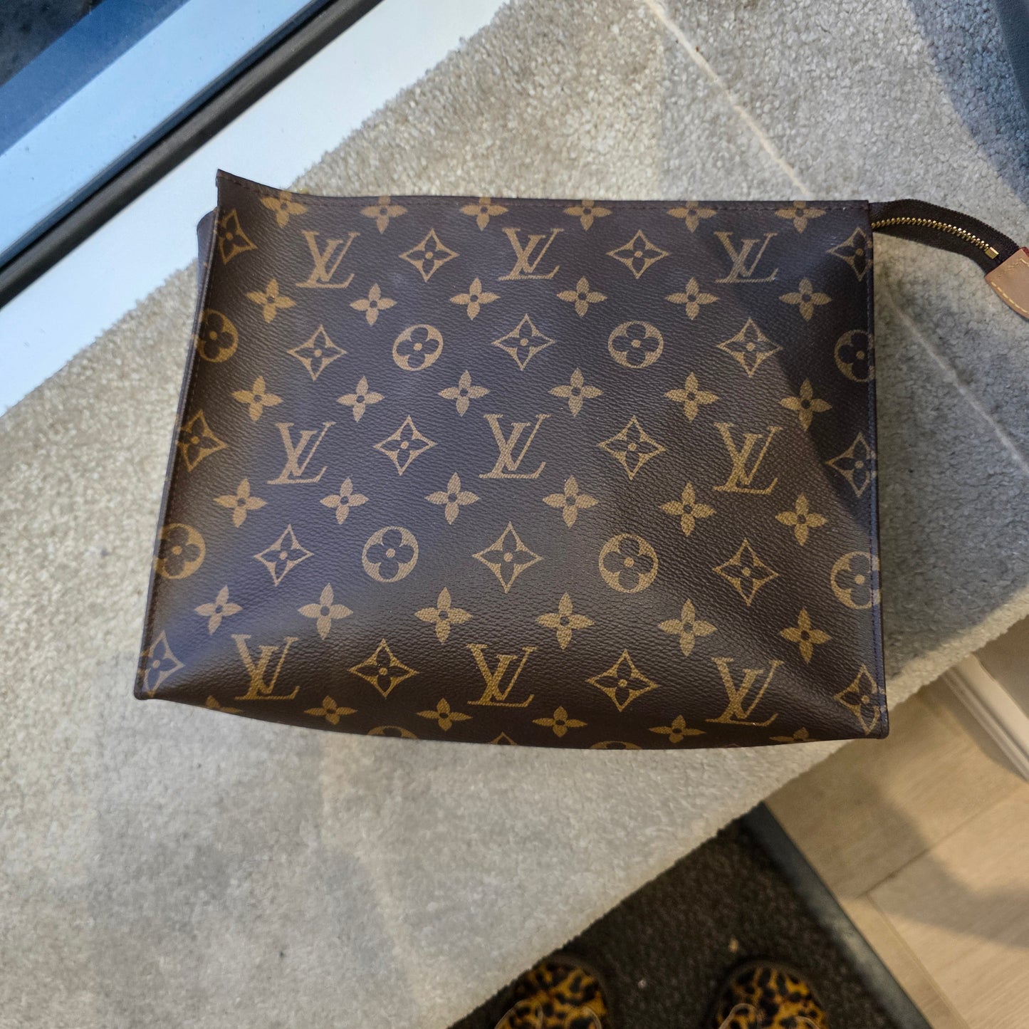 Louis Vuitton Poche Toilette 26