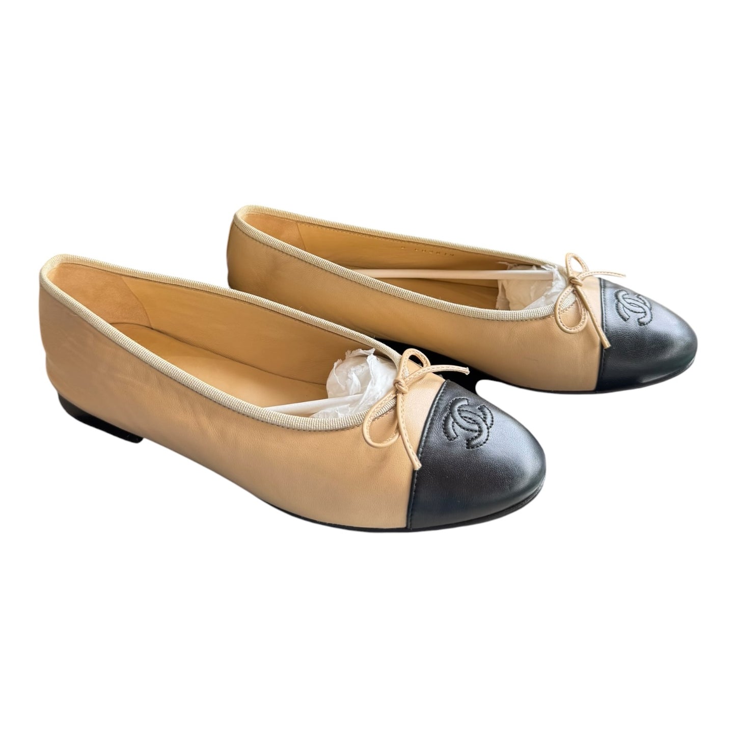 Chanel Ballet Flats in Beige and Black - 39/6