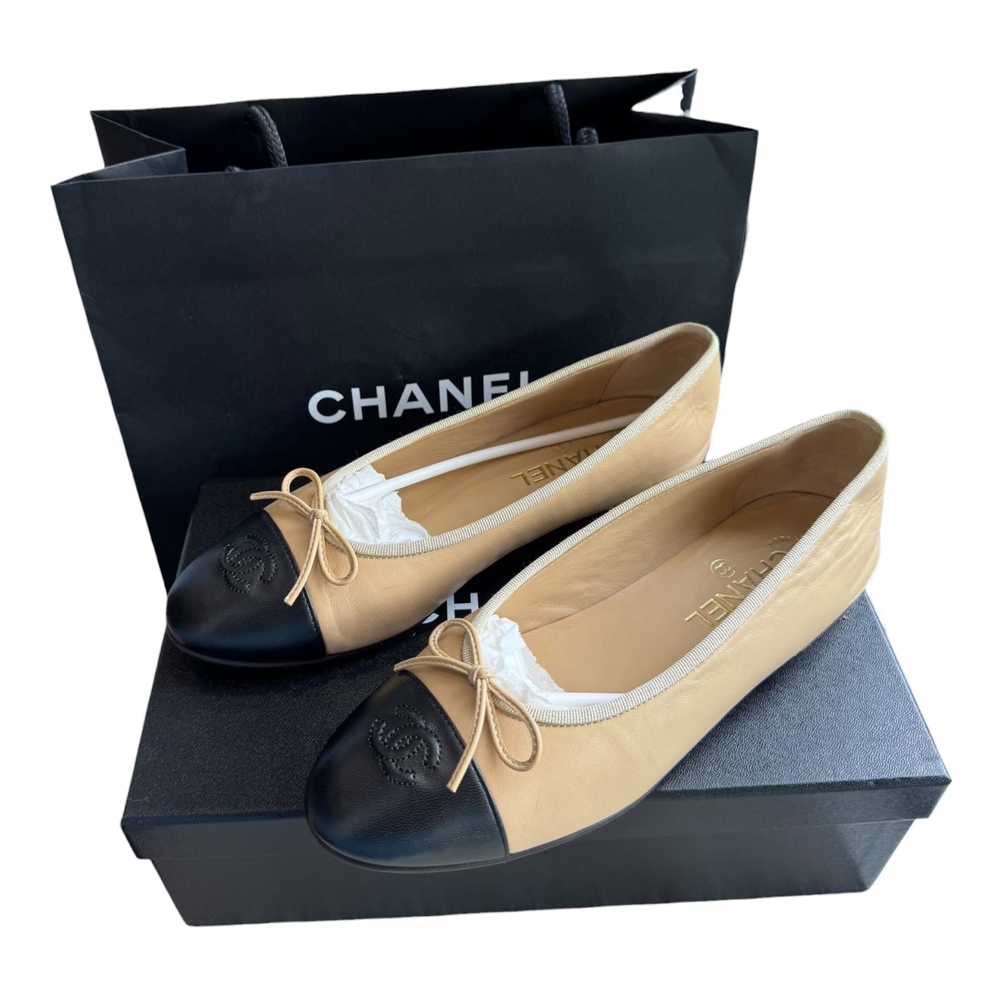 Chanel Ballet Flats in Beige and Black - 39/6