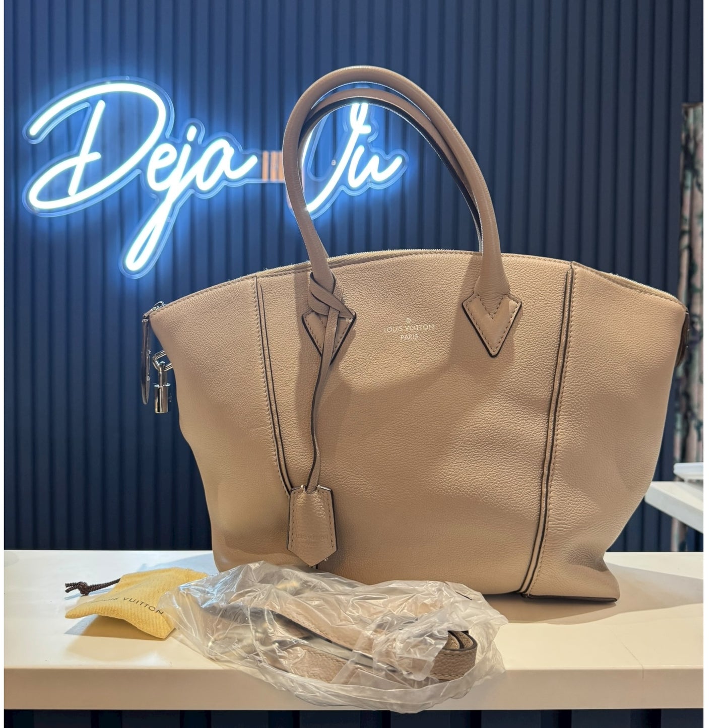 Louis Vuitton Lockit MM in Neutral, Calfskin Leather