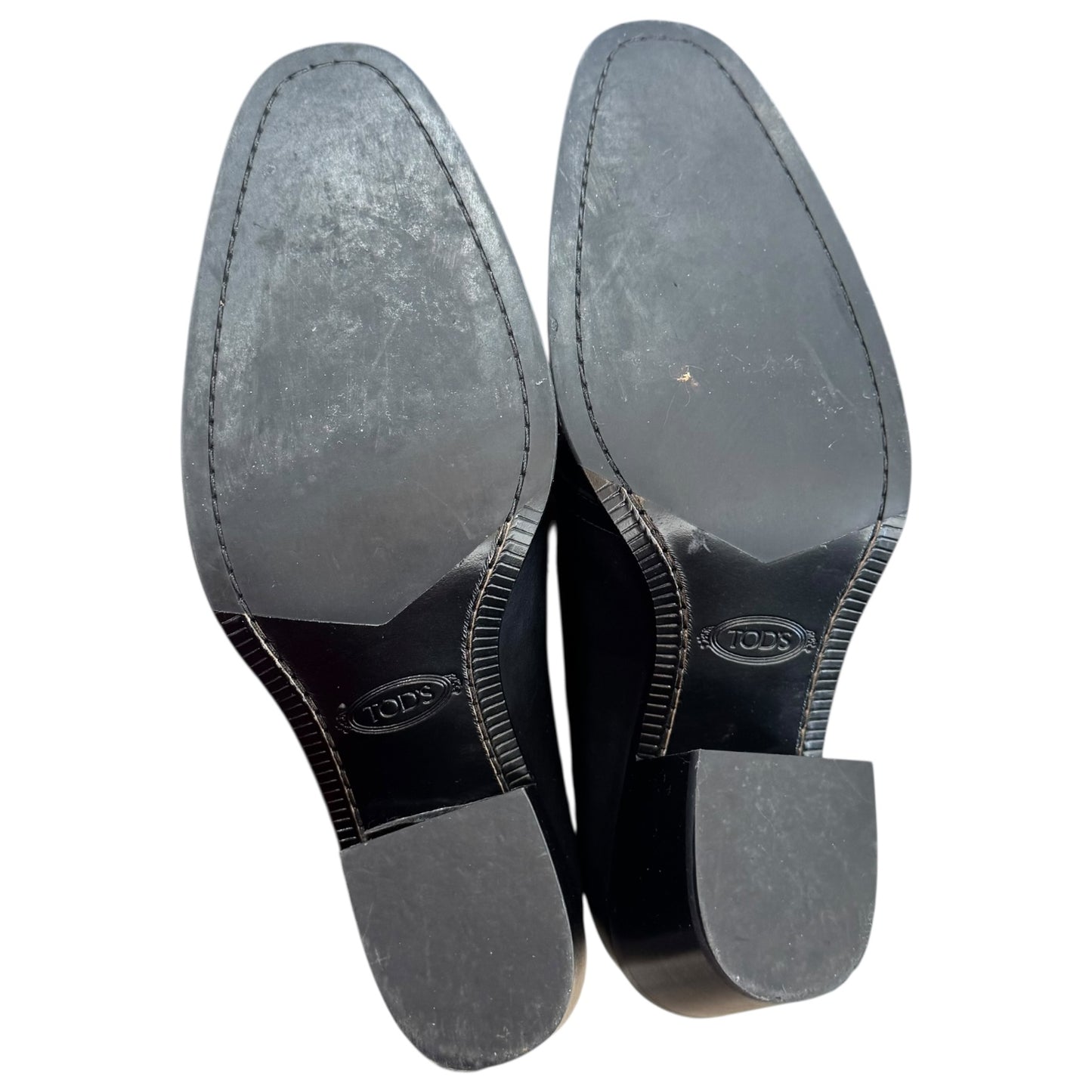 Tod's Black Leather Heeled Pumps with Gold Chain - 38/5