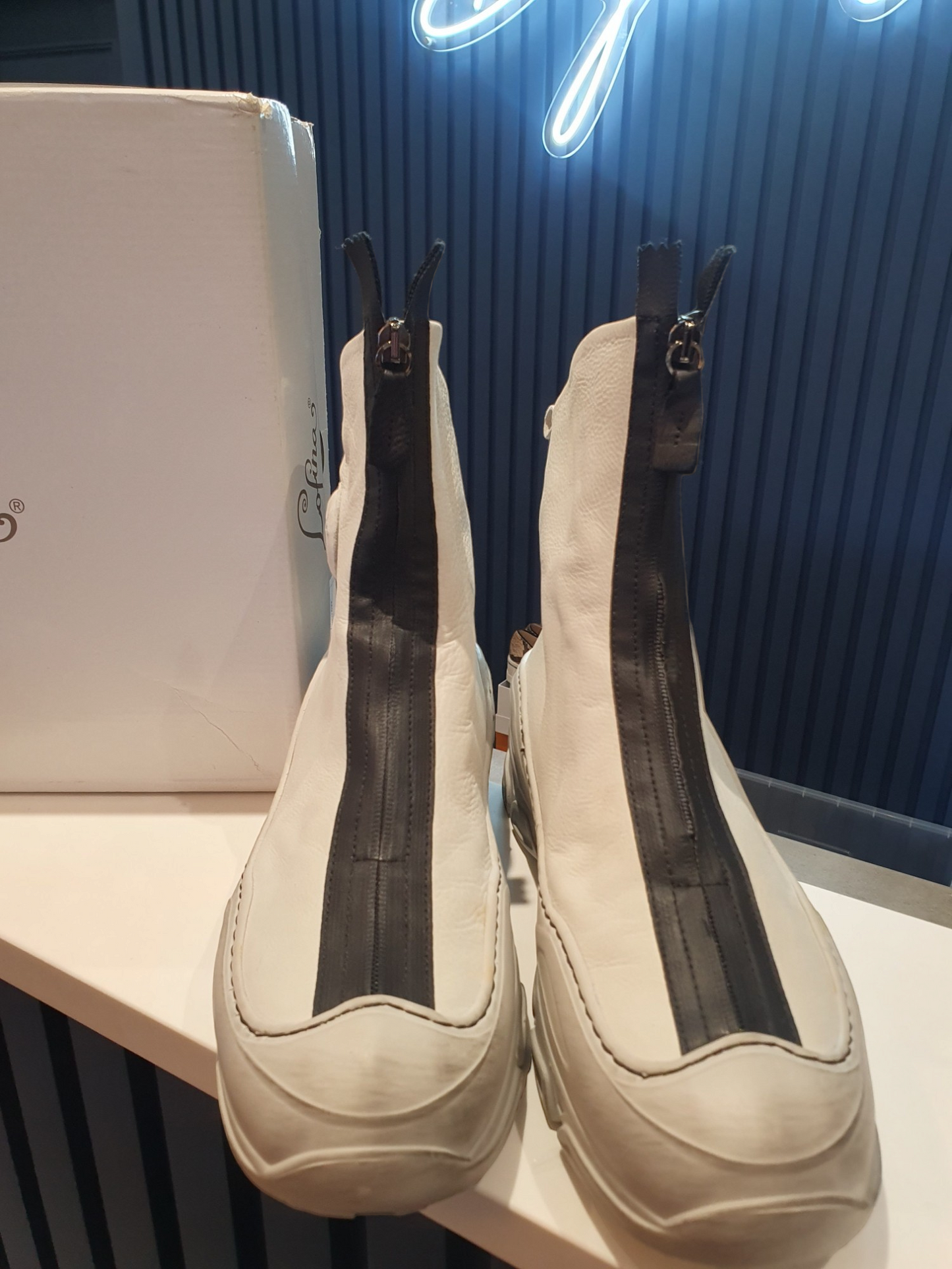 Lofina White boots, brand new, size 39/6