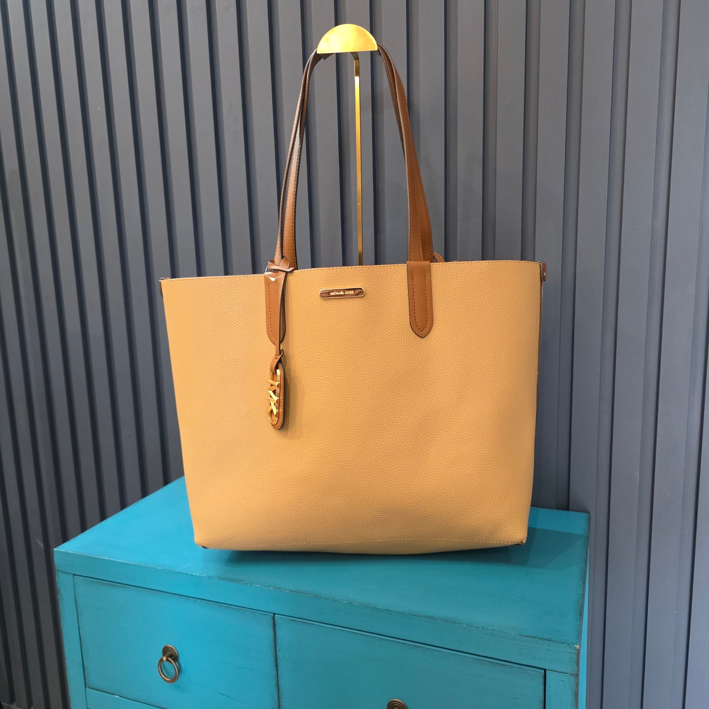 Michael Kors Eliza Reversible Tote,Tan NEW