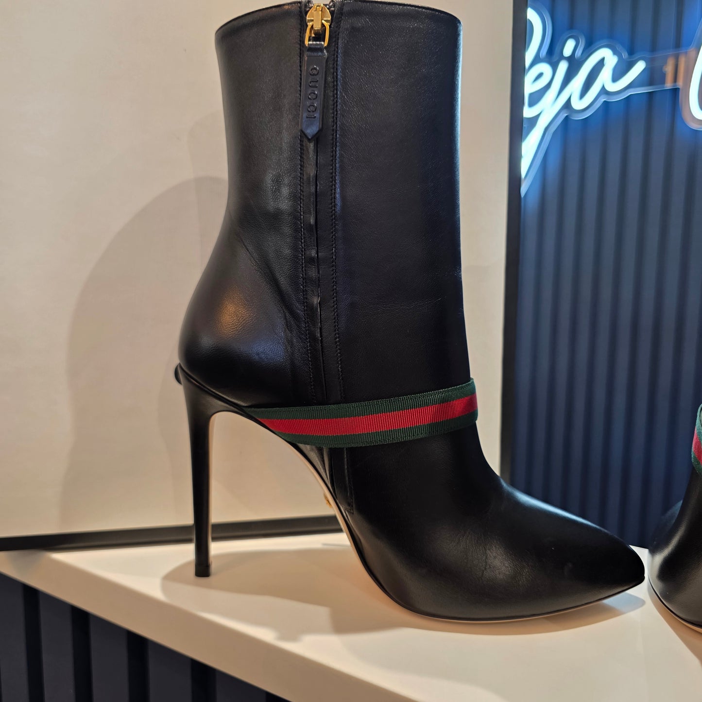 Gucci Black Leather Heeled Boots - 40/7 NEW
