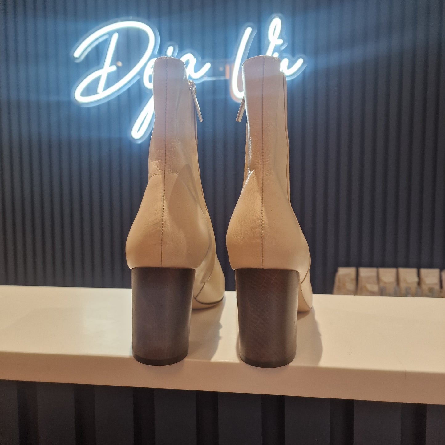 Club Monaco Cream Leather Heeled Boots - 5