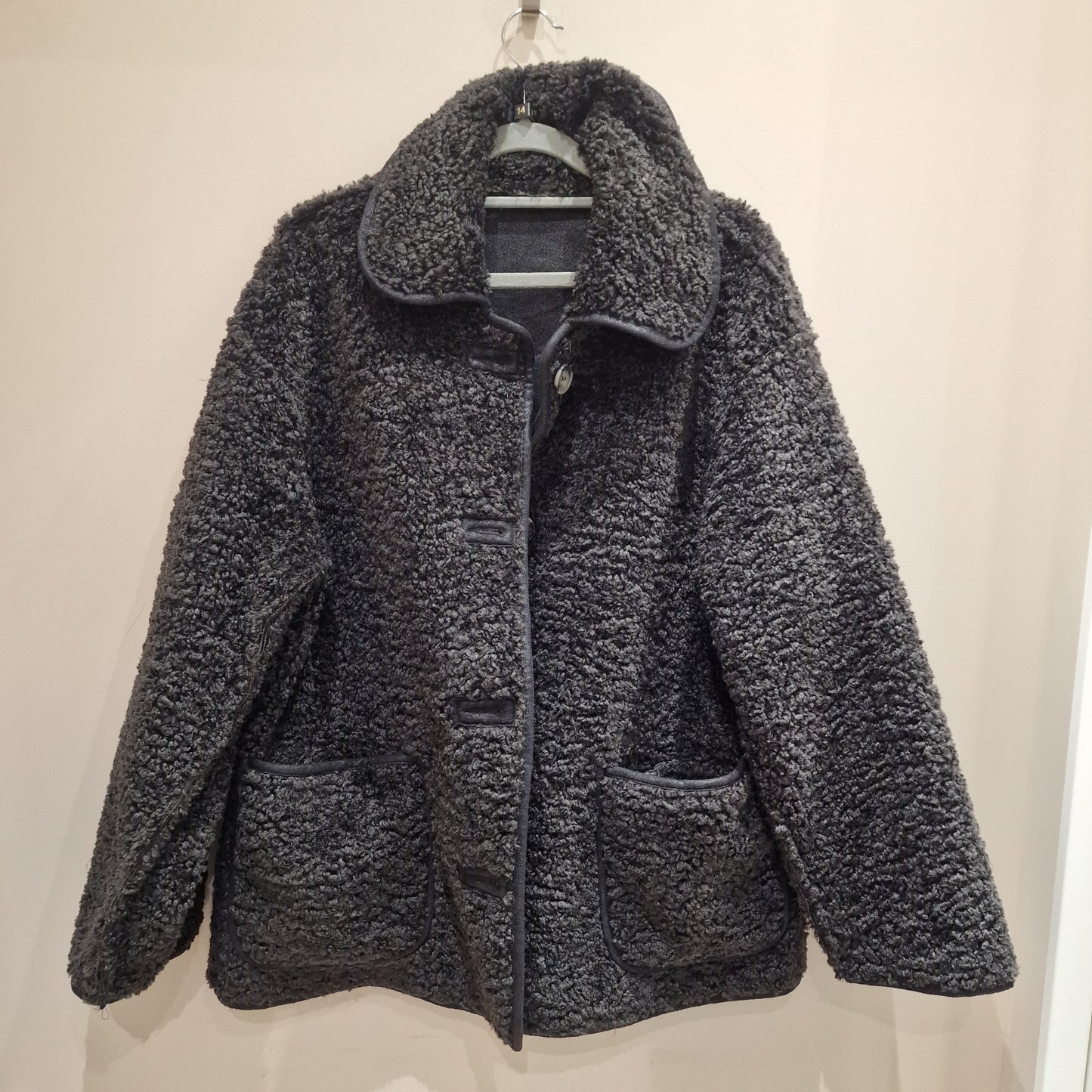 BDG Reversible Shearling OS XS