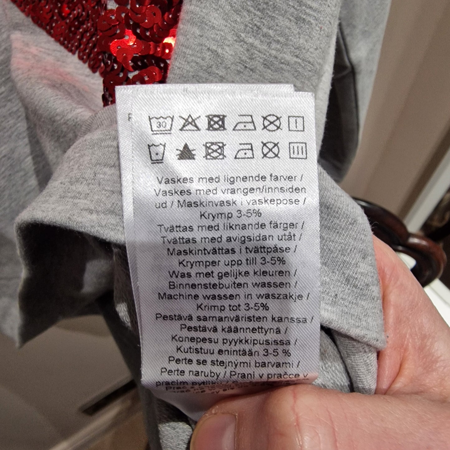 Soaked in Luxury Grey Lips Sweatshirt - M